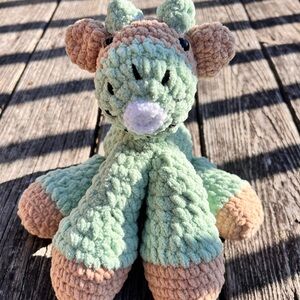 Handmade crochet kiwi cow!! 🥝